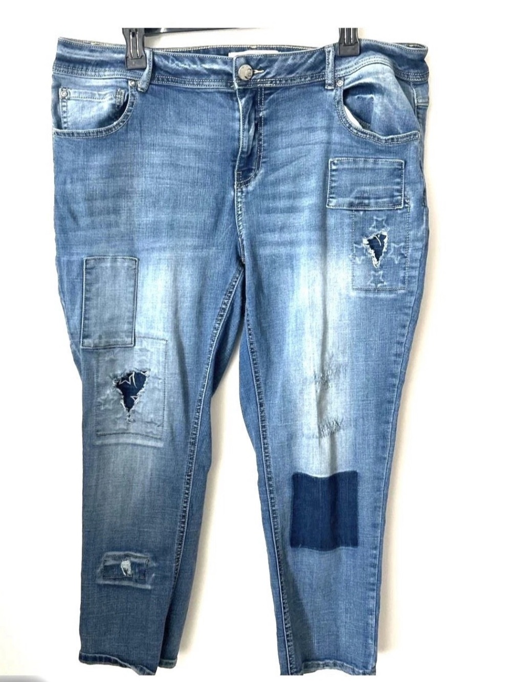 🌺EST 1946 Denim Blue distressed denim jeans with patches Womens size 16W